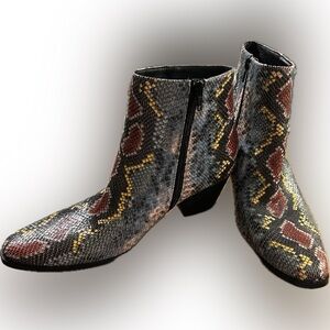 Women’s 9.5 M "Spade" Crocodile Printed Pointed Toe Ankle Boots Coconuts
